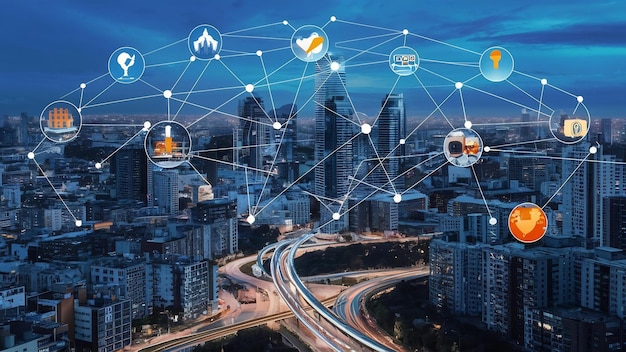 Città intelligente con rete tecnologica, Internet delle cose e connessione ai social media