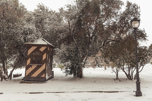 Città invernale nella neve