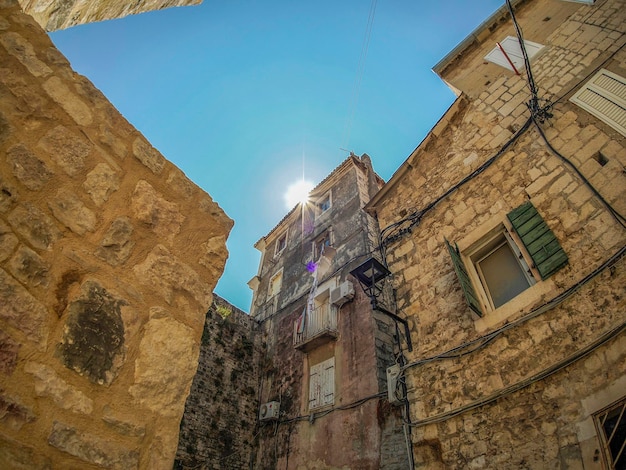 Città medievale di Trogir in Dalmazia Croazia Patrimonio dell'Umanità UNESCO Città vecchia e dettaglio dell'edificio