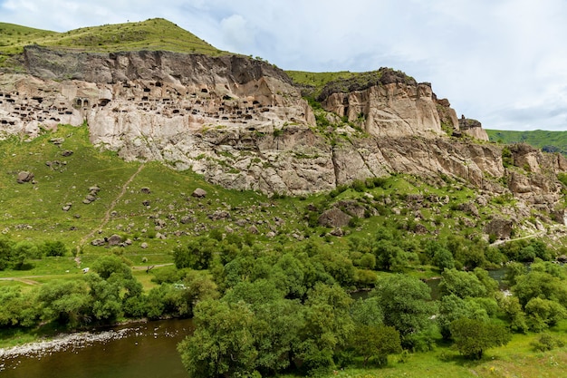 Città rupestre Monastero Vardzia Vardzia si trova nei Monti Erusheti sulla riva sinistra