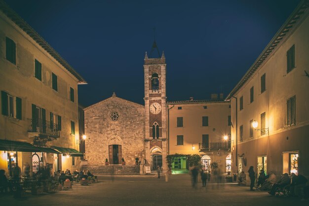 Città toscana di notte