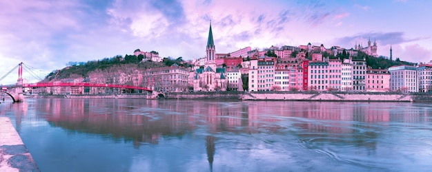 Città vecchia di Lione al tramonto splendido Francia