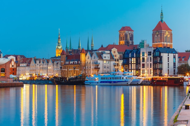 Città Vecchia e fiume Motlawa a Danzica, Polonia