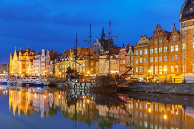 Città Vecchia e fiume Motlawa a Danzica, Polonia