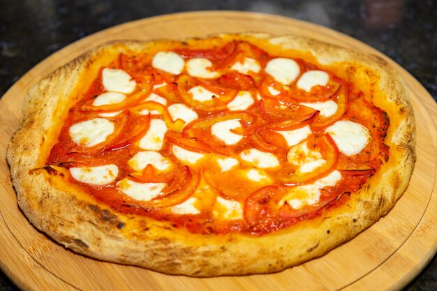 Classica pizza margherita classificata come l'originale vera pizza italiana