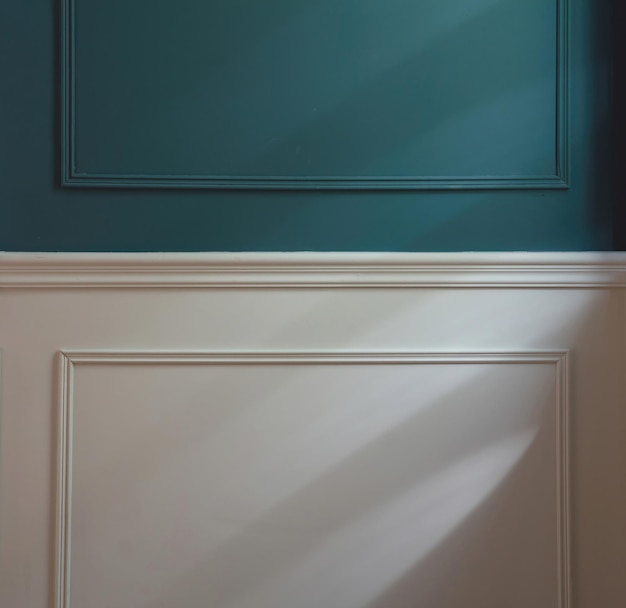 Classico dettaglio di decorazione in legno wainscot Retro pannello in legno a parete blu e bianco vista ravvicinata
