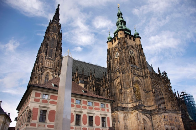 Classico edificio antico retrò vintage al castello di Praga per persone ceche e viaggiatori stranieri che viaggiano a piedi visitano e scattano foto a Praga Repubblica Ceca