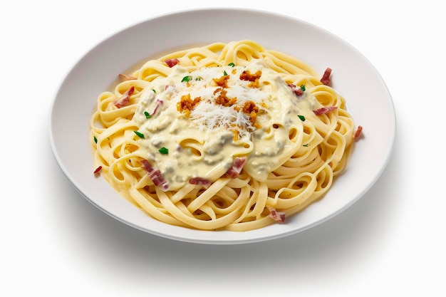 Classico piatto di carbonara italiana su sfondo bianco isolato