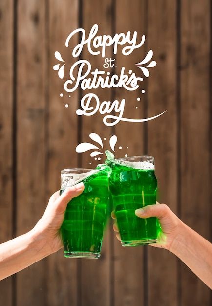 Cloe up su birra verde per st. giorno di san patrizio