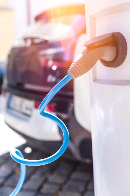 Close-up del caricabatterie per auto elettriche in stazione
