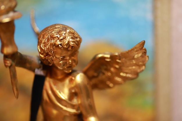 Close-up della statua dorata
