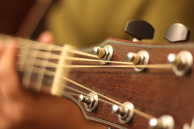 Close-up della testa della chitarra