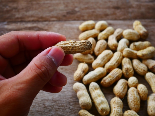 Close-up di biscotti in mano