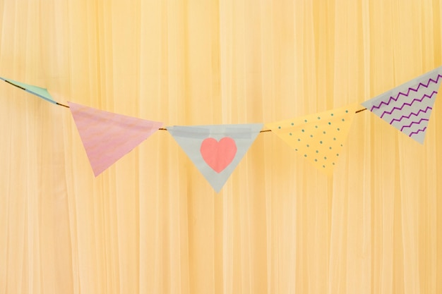 Close-up di bunting appeso al filo da bucato