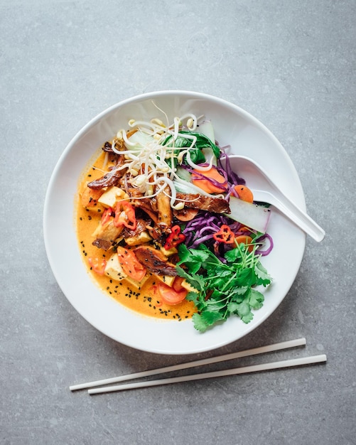 Close-up di cibo thailandese in piatto