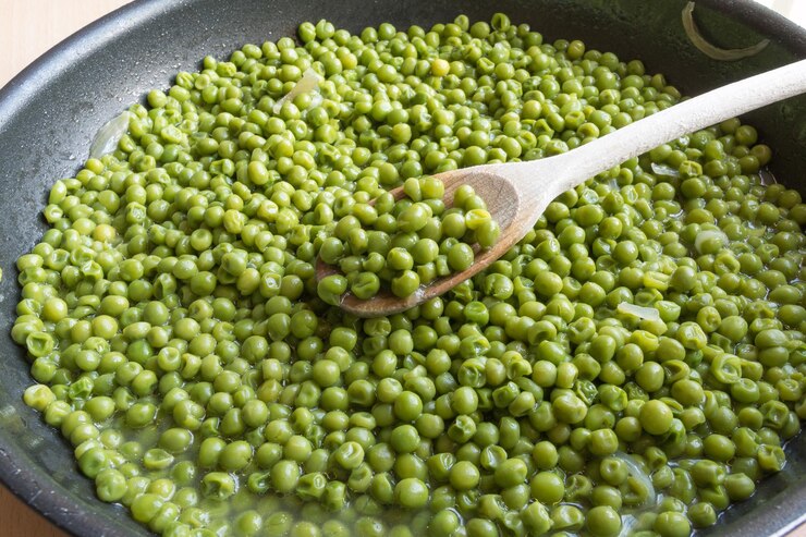 Foto close-up di fagioli verdi in contenitore
