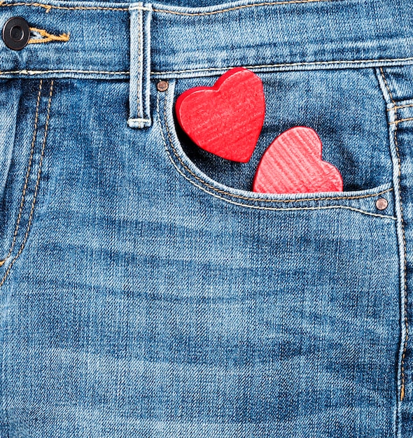 Close-up di forme di cuore nella tasca dei jeans