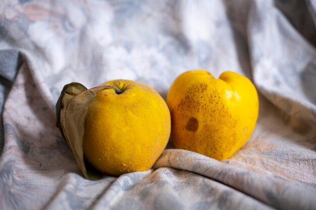 Close-up di frutta sulla tavola