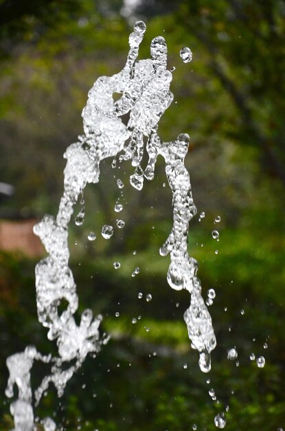 Close-up di gocce d'acqua su vetro