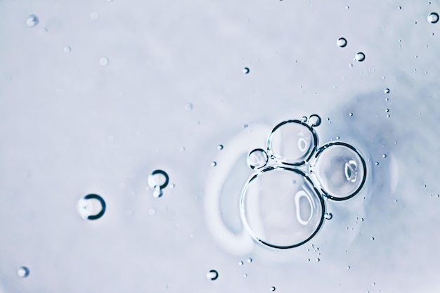 Close-up di gocce d'acqua sul vetro