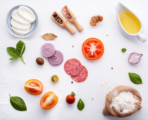 Close up di ingredienti per pizza flat lay