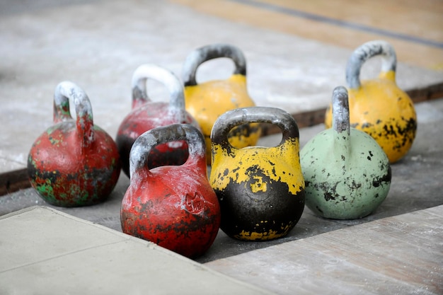 Close-up di kettlebell sul tavolo