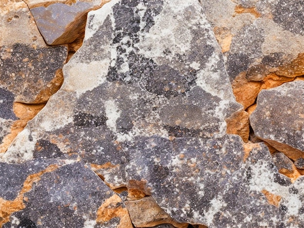 close-up di lastre di granito e marmo grezzi che evidenziano le texture naturali