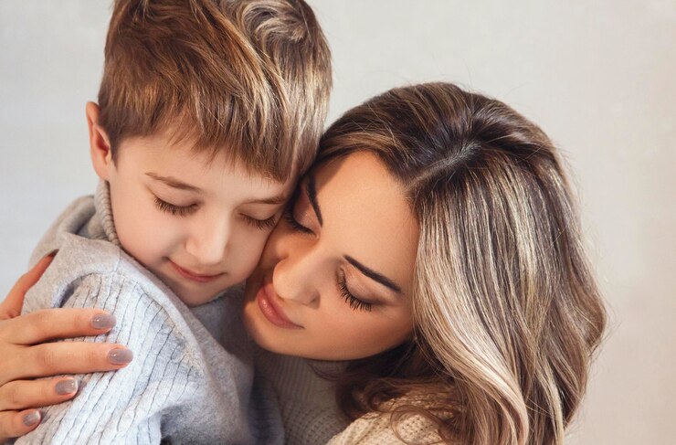Foto close-up di madre e figlia a casa
