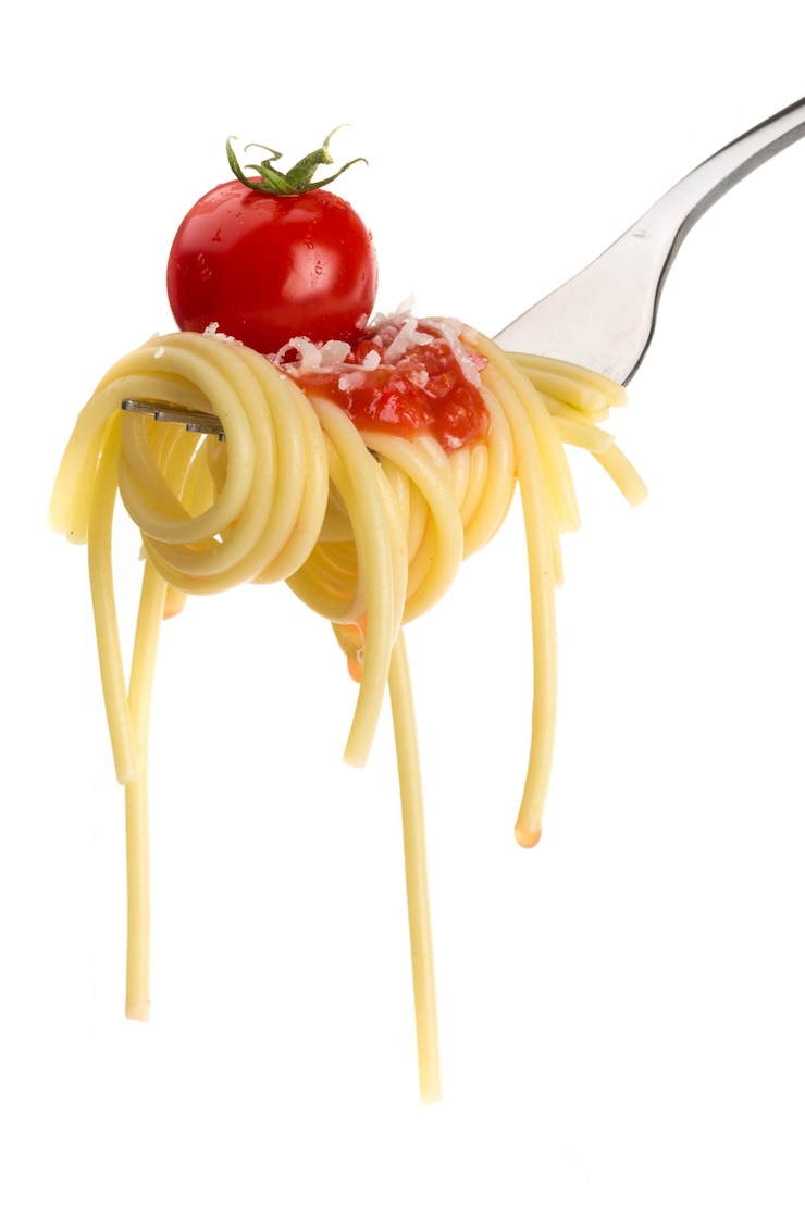 Foto close-up di pasta spaghetti al pomodoro