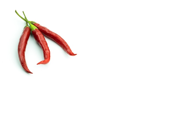 Close-up di peperoncino su uno sfondo bianco