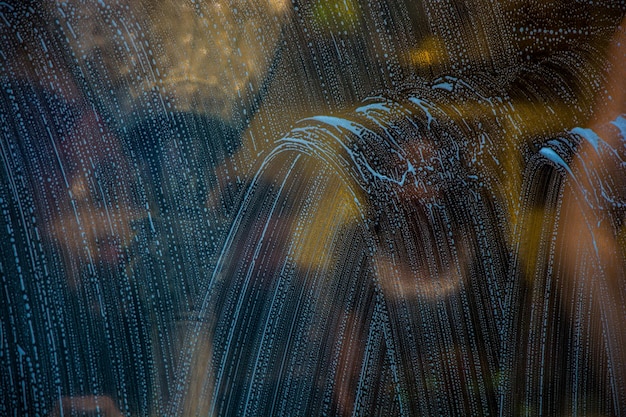 Close-up di sapone su una finestra di vetro