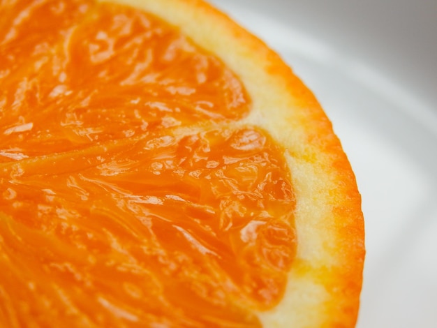 Close-up di sezione trasversale di arancione sullo sfondo arancione a fette