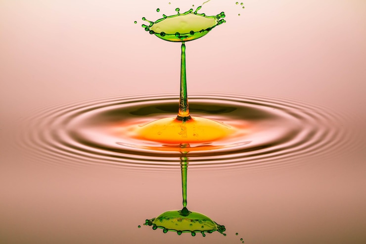 Foto close-up di spruzzi di liquido