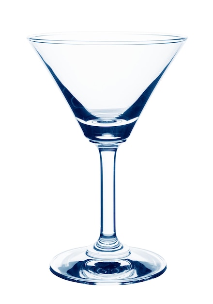 Close-up di un bicchiere di martini vuoto su uno sfondo bianco