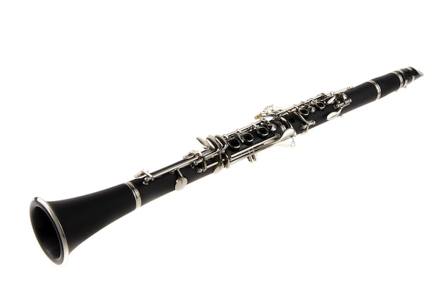 Close-up di un clarinetto su sfondo bianco