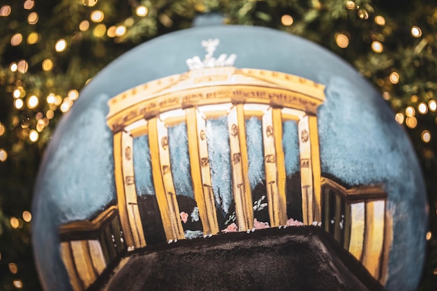 Close-up di un edificio storico di notte