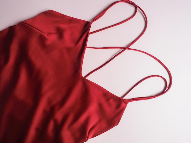 Close-up di un peignoir bordeaux femminile Abbigliamento biancheria intima femminile consistenza