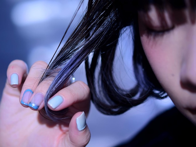 Close-up di una donna con le mani di una ragazza giapponese
