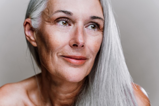 Close-up di una giovane donna