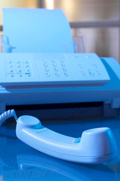 Close-up di una macchina fax su un tavolo