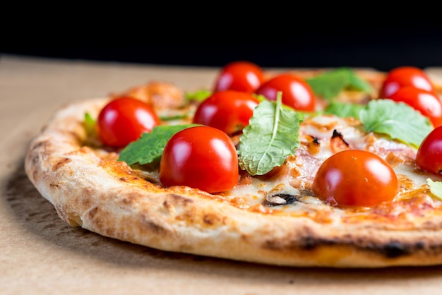 Close-up di una pizza rustica