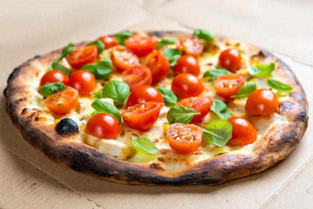 Close-up di una pizza sul tavolo