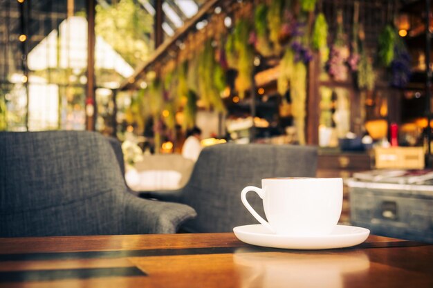 Close-up di una tazza di caffè sul tavolo