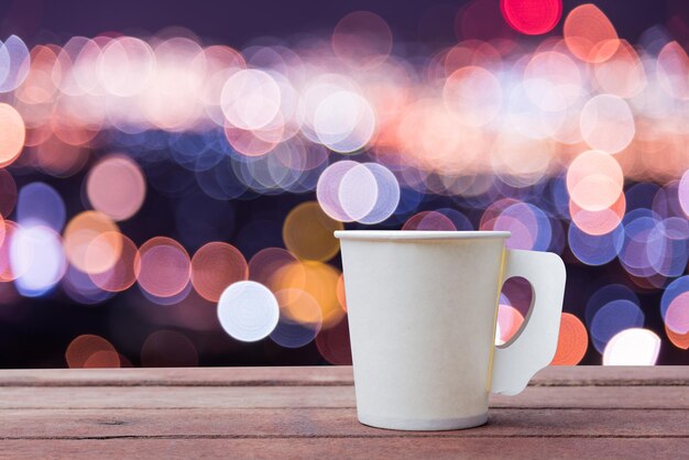 Close-up di una tazza di caffè sul tavolo