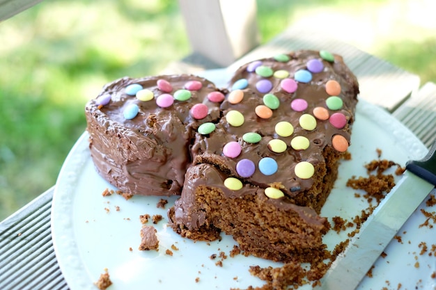 Close-up di una torta di cioccolato in piatto