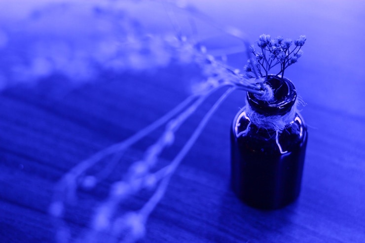 Foto close-up di vetro blu viola