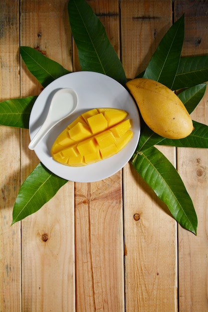 Close-up, mango, sfondo di legno