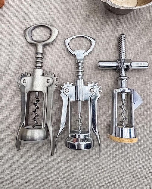 Close up tre vintage corkscrew collezione foto di alta qualità