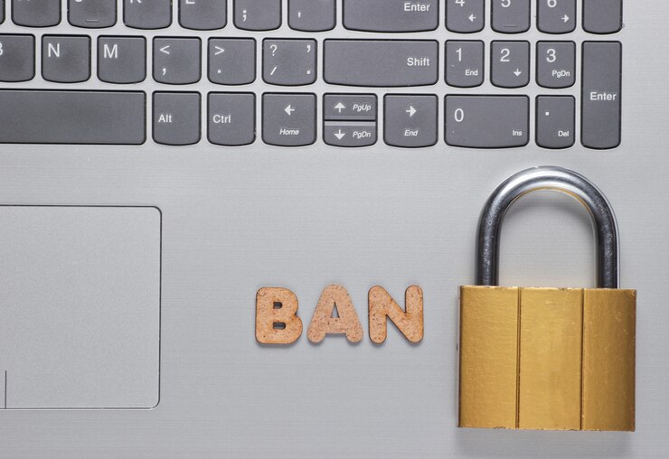 Photo closed lock on a laptop keyboard