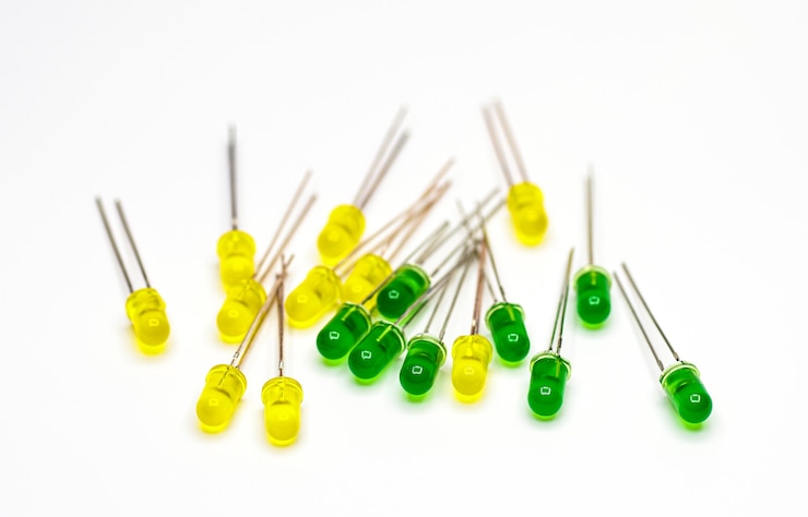 Photo closeup yellow and green led diodes on a white background